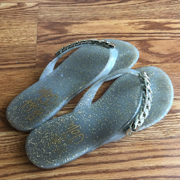 petite jolie flip flops
